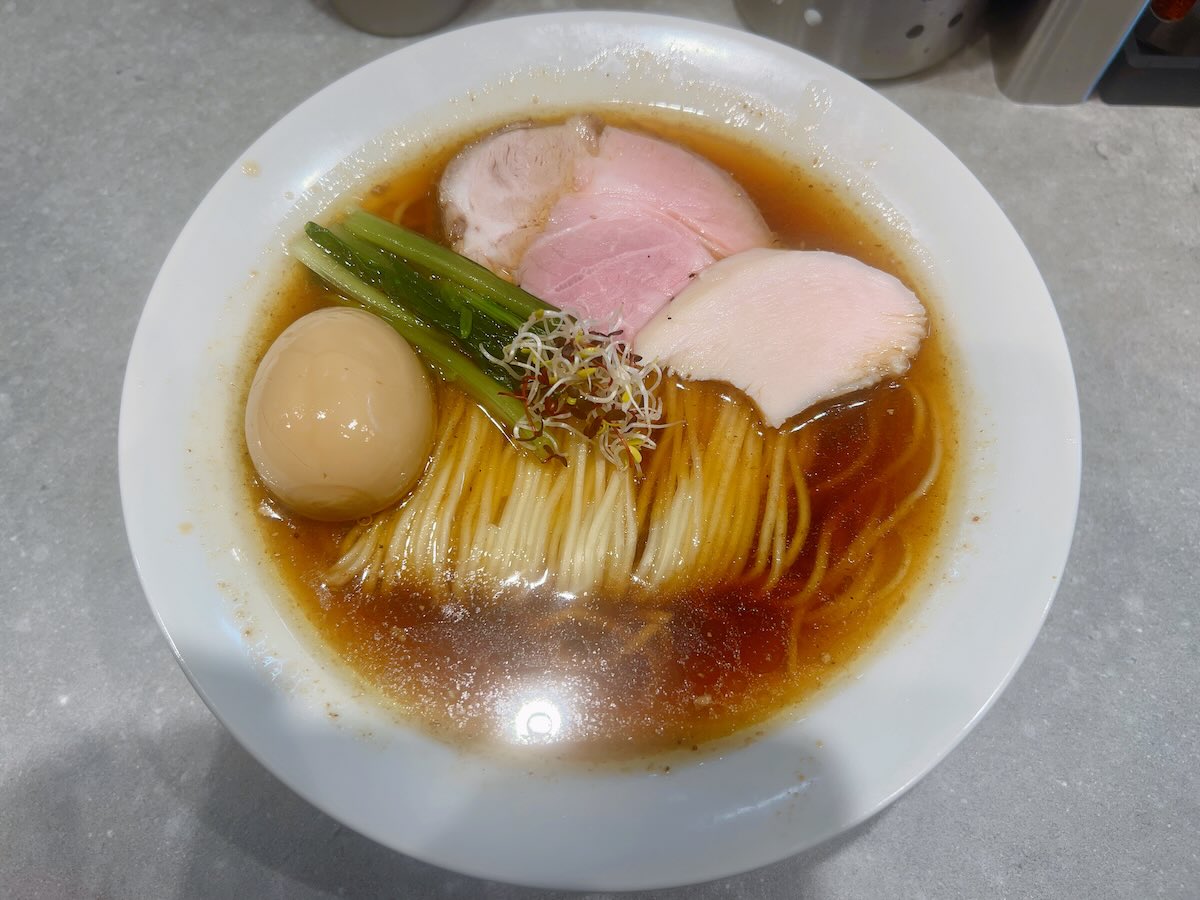 BIRI BIRI CRUSH MEN」の味玉入り山椒生姜ラーメン