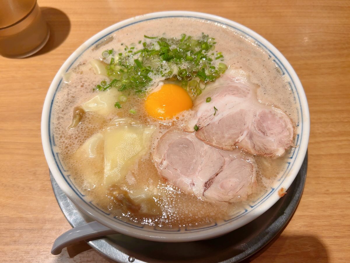 「三代目 博多だるま」の月見ワンタンメン