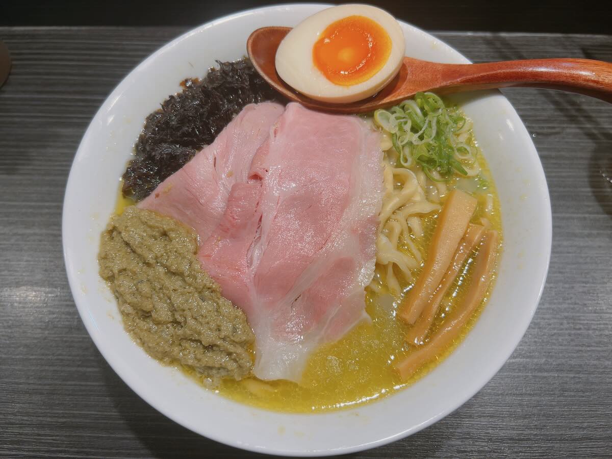 「中華蕎麦 無冠」の特製牡蠣塩