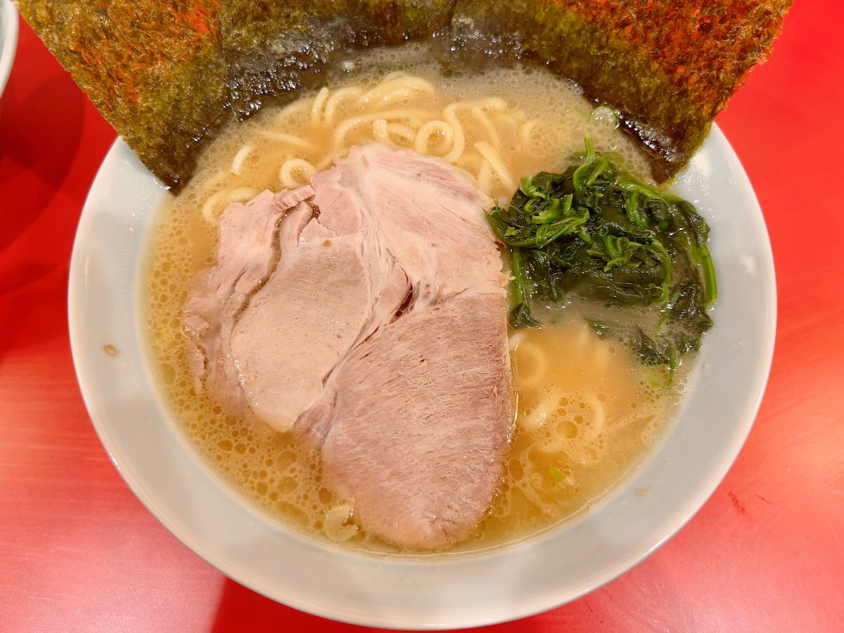「横浜ラーメン 六角家1994+」のラーメン