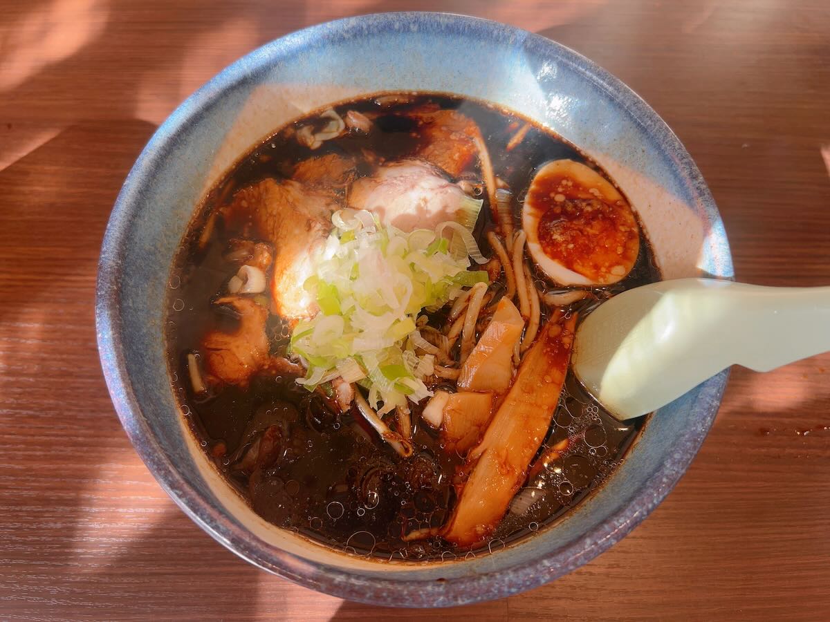 「櫻井ラーメン」のブラック正油