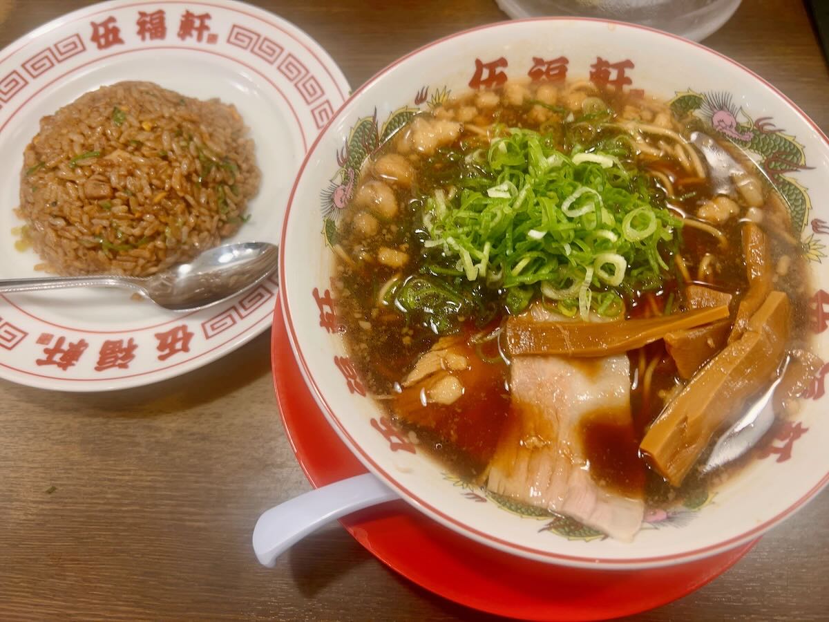 「伍福軒 渋谷店」の黒ヤキメシ定食