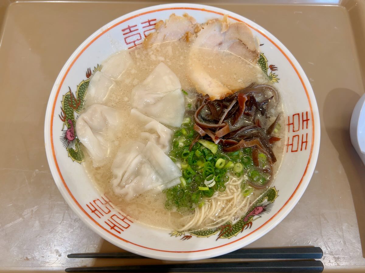 「博多だるまJAPAN MARK IS みなとみらい店」のワンタンメン