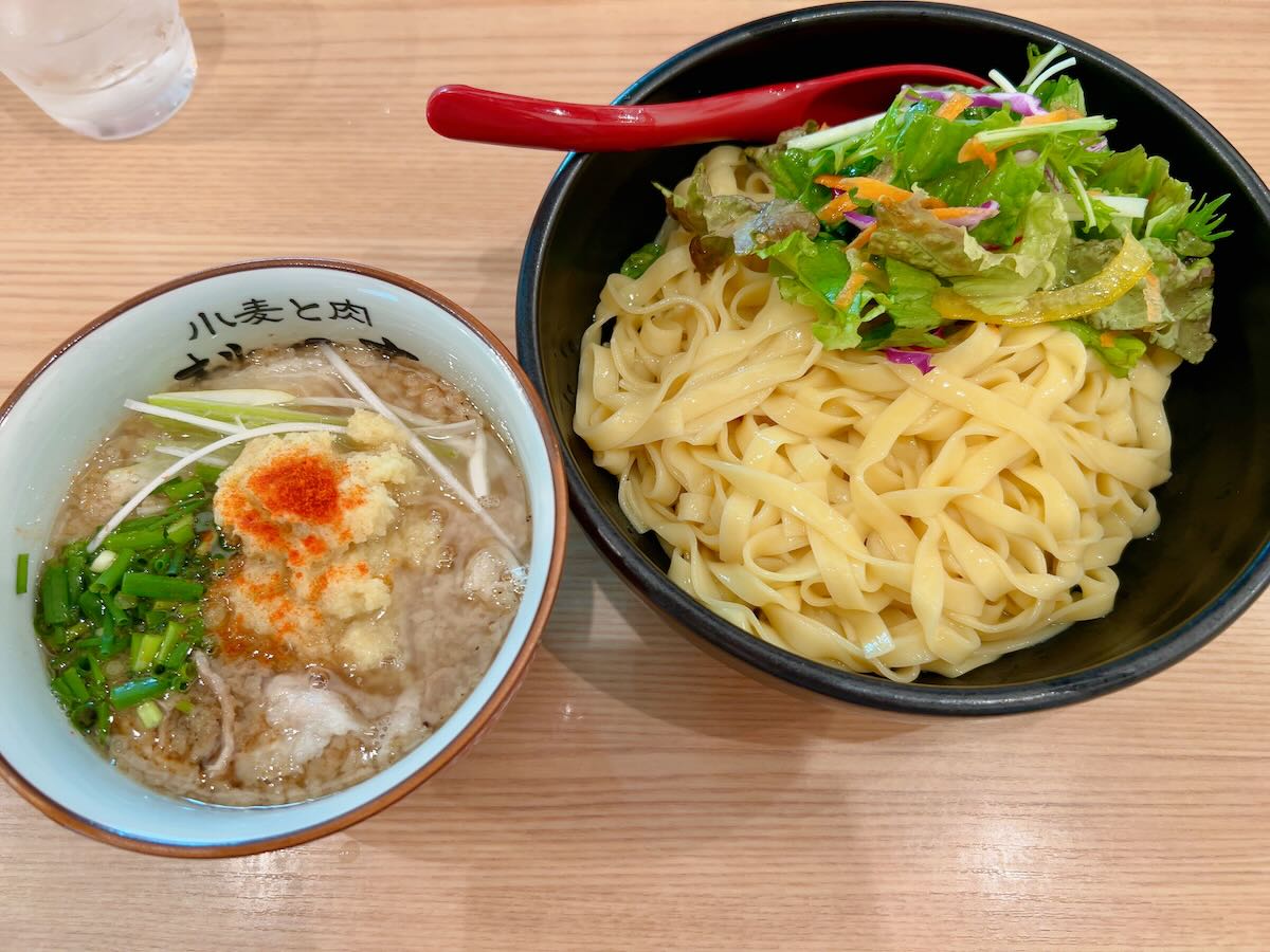 「小麦と肉 桃の木」の背脂生姜醤油つけ麺