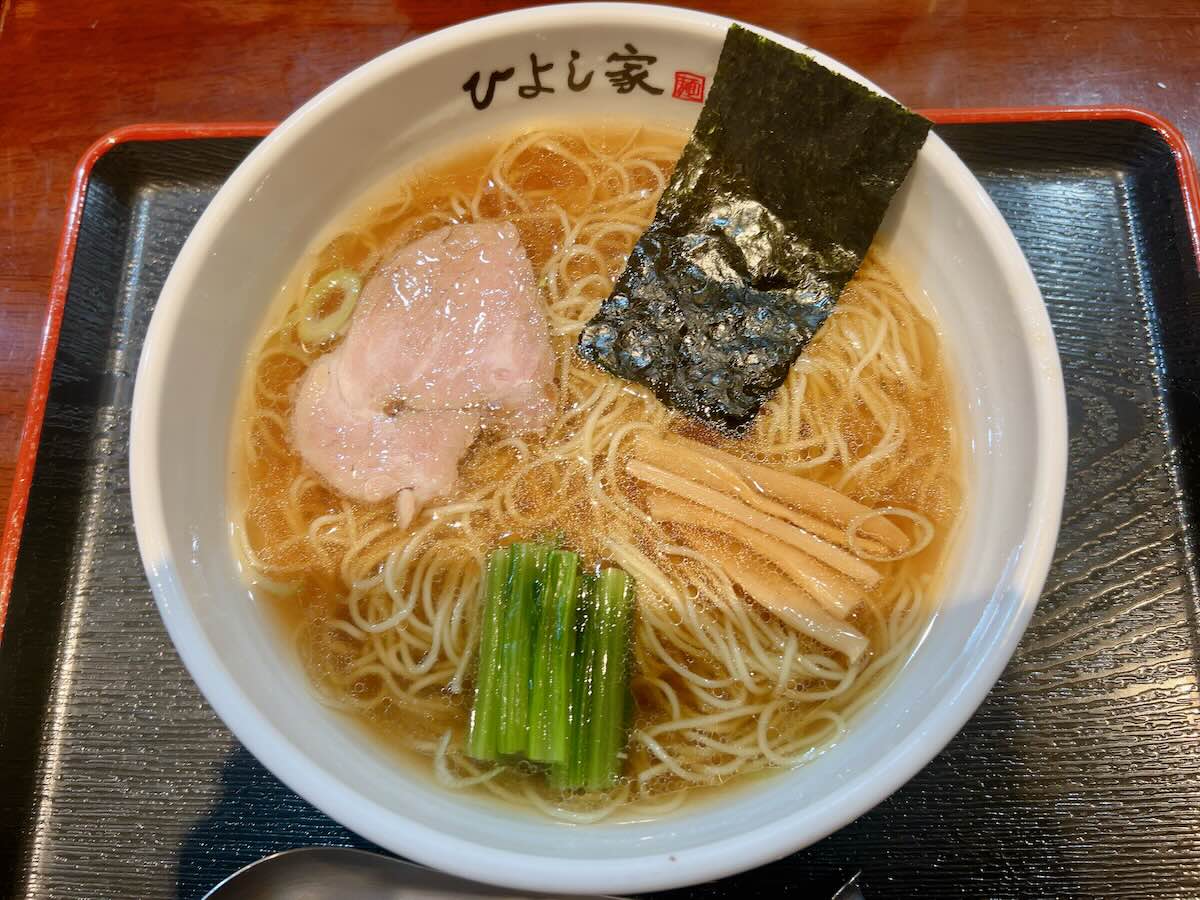 「ひよし家」の醤油ら〜麺