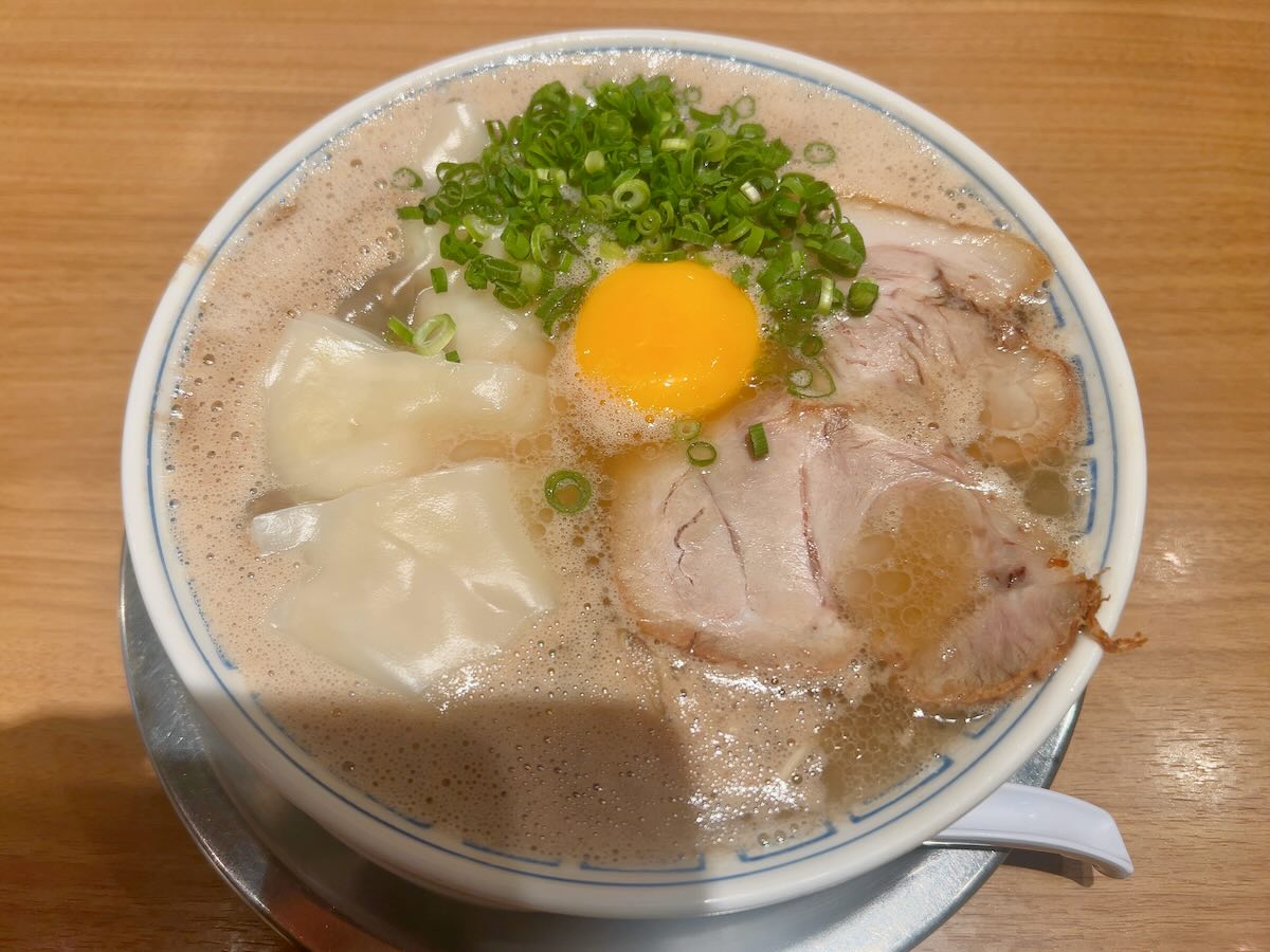 「三代目 博多だるま」の月見ワンタンメン