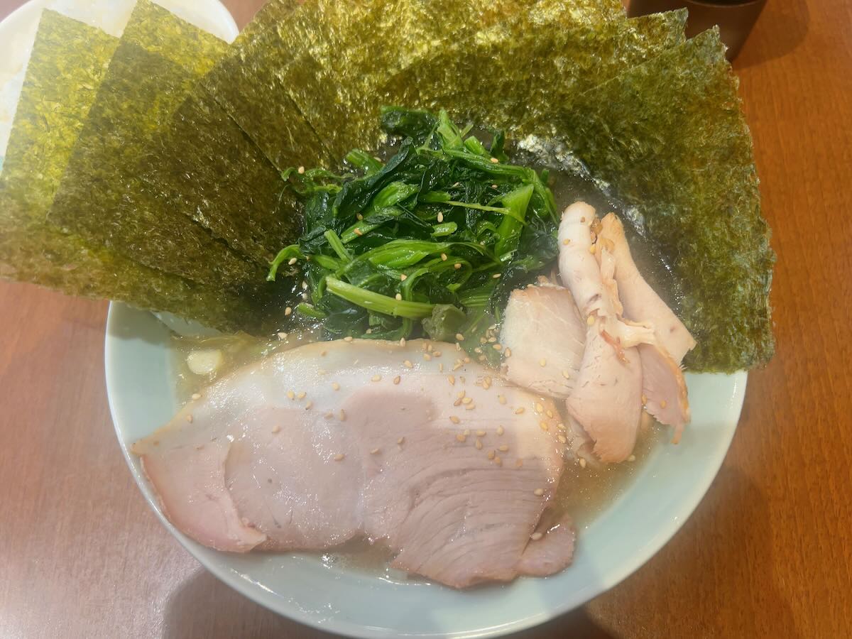 「家系ラーメン 一楽家」のラーメン