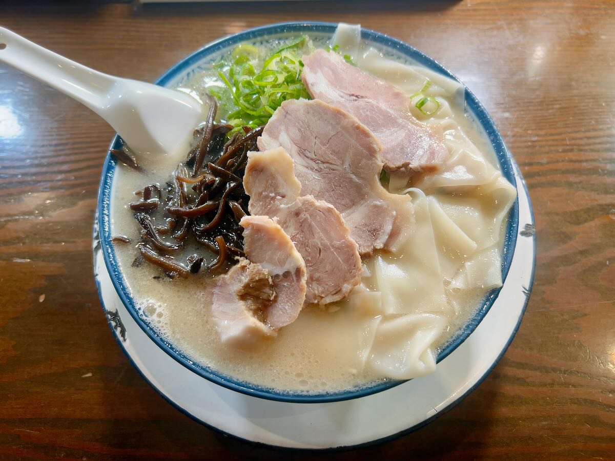 「博多ラーメン しばらく 日本橋店」のワンタンメン